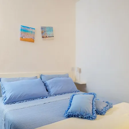 Massimo Cartaromana With Wide Pool And View On The Castle Villa *