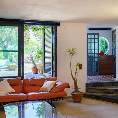 Massimo Cartaromana With Wide Pool And View On The Castle