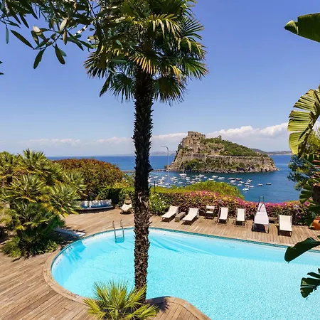 Massimo Cartaromana With Wide Pool And View On The Castle *