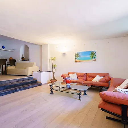 Massimo Cartaromana With Wide Pool And View On The Castle