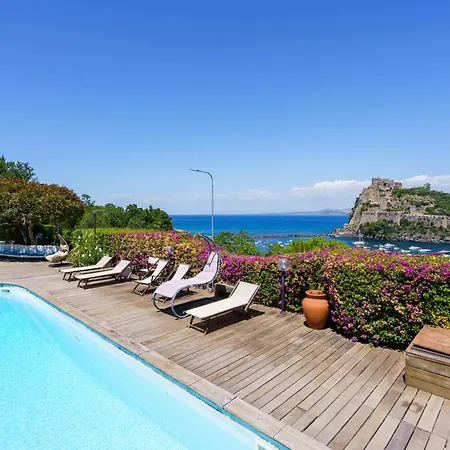 Massimo Cartaromana With Wide Pool And View On The Castle * Ischia