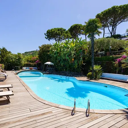 Massimo Cartaromana With Wide Pool And View On The Castle