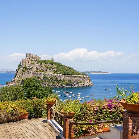Massimo Cartaromana With Wide Pool And View On The Castle Villa