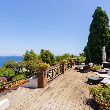 Villa Massimo Cartaromana With Wide Pool And View On The Castle *