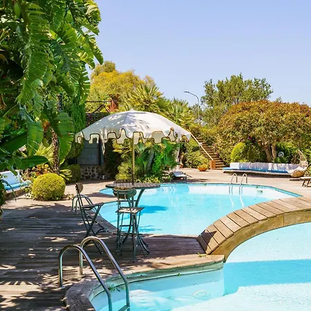 Villa Massimo Cartaromana With Wide Pool And View On The Castle Ischia