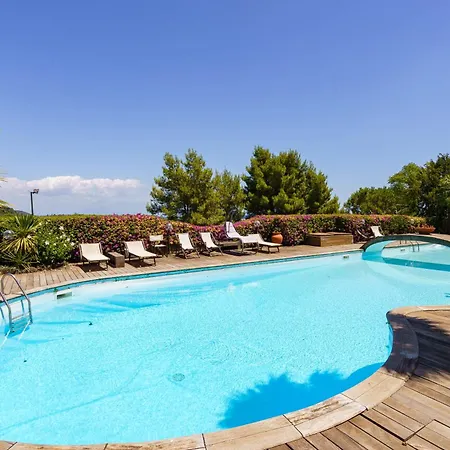 Massimo Cartaromana With Wide Pool And View On The Castle