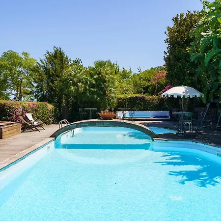 Massimo Cartaromana With Wide Pool And View On The Castle Villa *