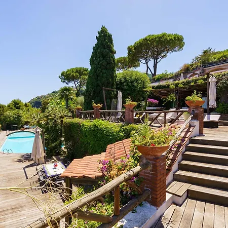 Villa Massimo Cartaromana With Wide Pool And View On The Castle Ischia