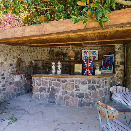 Massimo Cartaromana With Wide Pool And View On The Castle