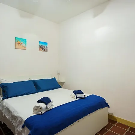 Massimo Cartaromana With Wide Pool And View On The Castle * Ischia