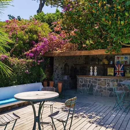 Massimo Cartaromana With Wide Pool And View On The Castle Villa *