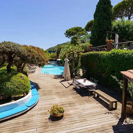 Villa Massimo Cartaromana With Wide Pool And View On The Castle *