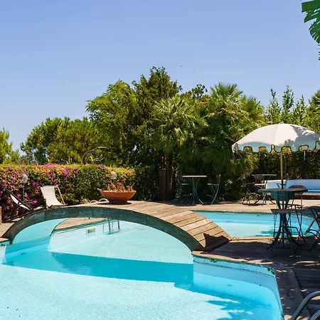 Massimo Cartaromana With Wide Pool And View On The Castle Ischia