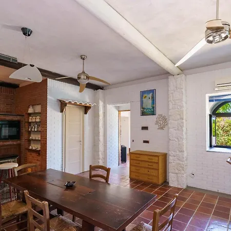 Massimo Cartaromana With Wide Pool And View On The Castle