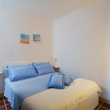 Massimo Cartaromana With Wide Pool And View On The Castle Villa *