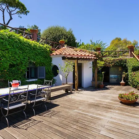 Villa Massimo Cartaromana With Wide Pool And View On The Castle *