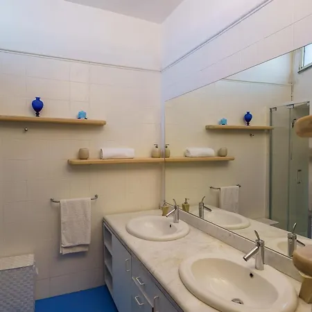 Massimo Cartaromana With Wide Pool And View On The Castle *