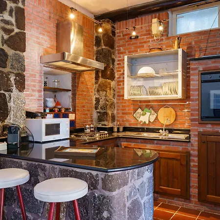 Villa Massimo Cartaromana With Wide Pool And View On The Castle