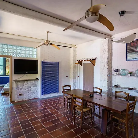 Massimo Cartaromana With Wide Pool And View On The Castle Villa